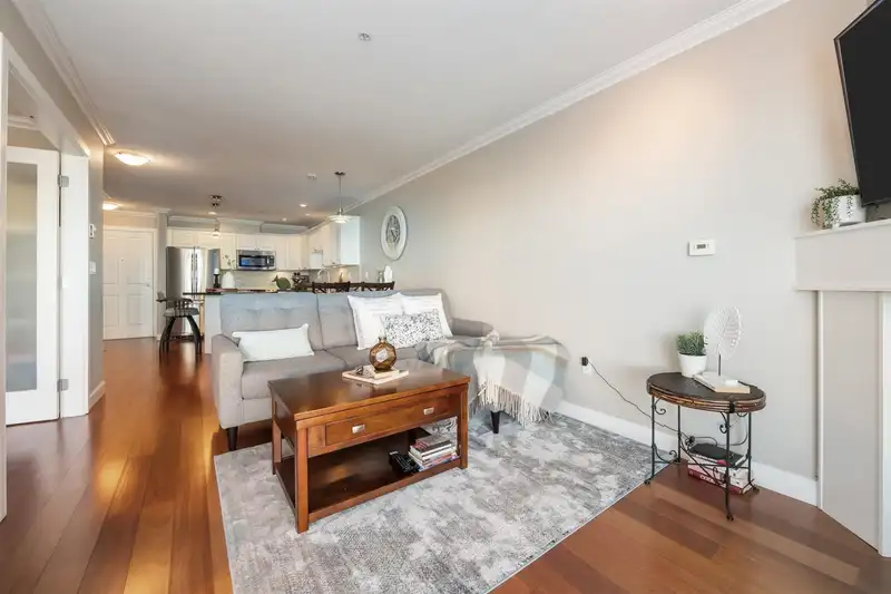 303 1153 VIDAL STREET - photo 3 of 23
