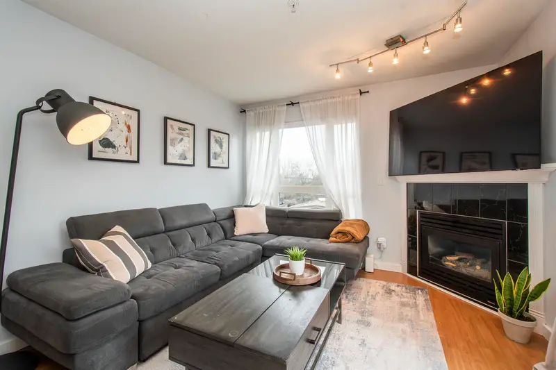 401 1629 GARDEN AVENUE - photo 2 of 22