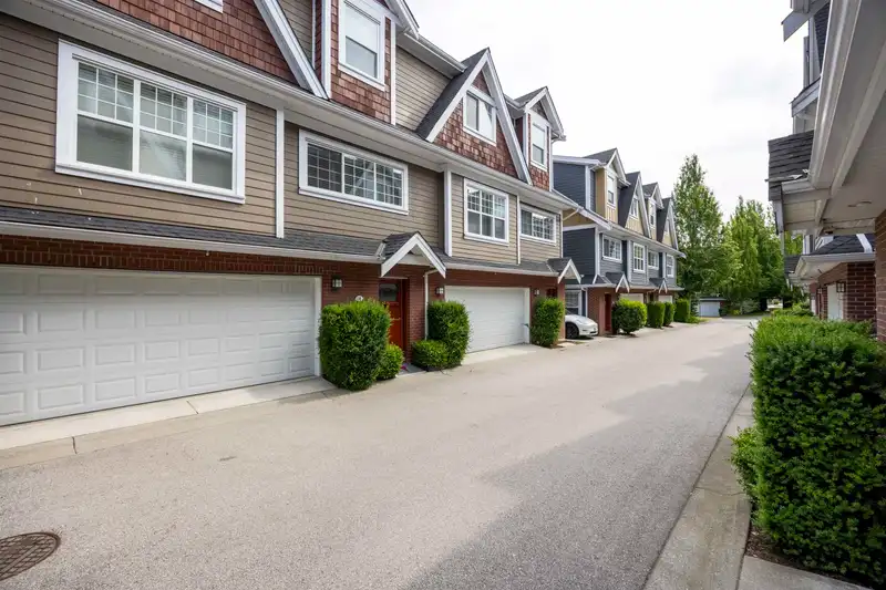 30 15988 32 AVENUE - photo 1 of 40