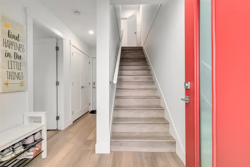 4 16760 25 AVENUE - photo 2 of 36