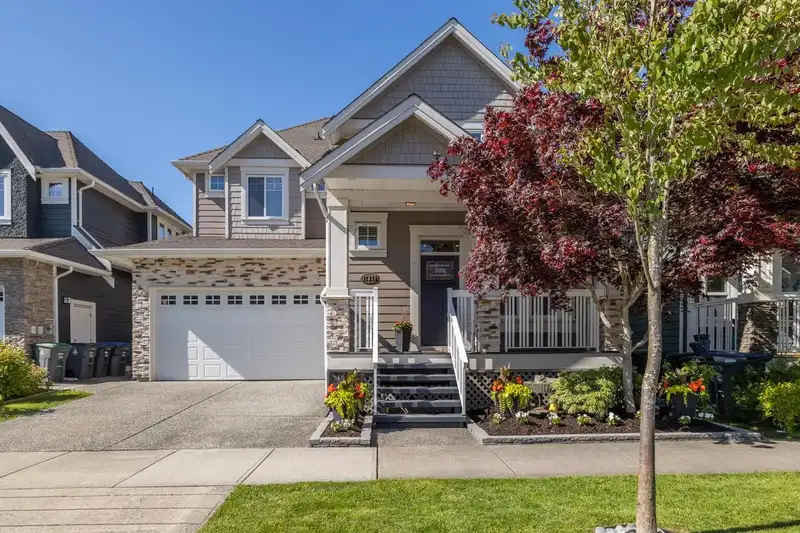 17371 1 AVENUE - photo 1 of 39