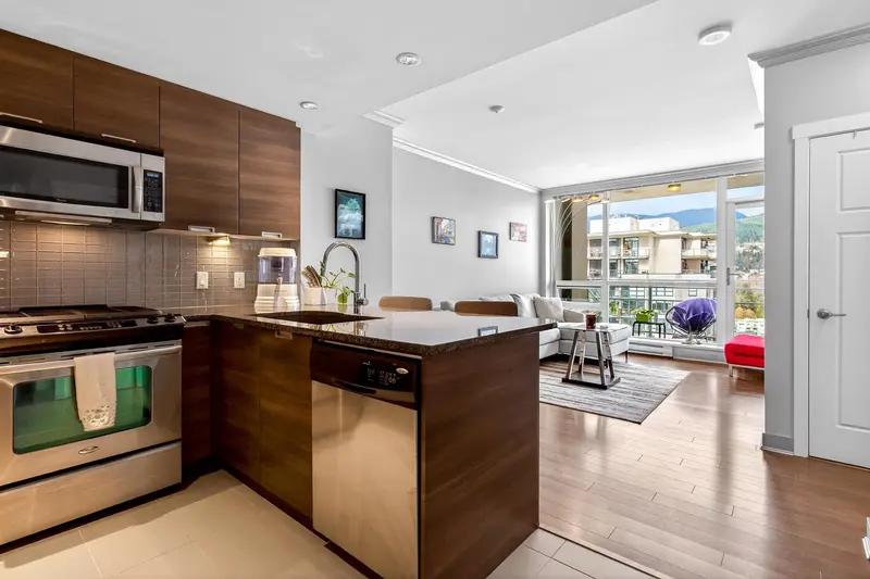 1904 2968 GLEN DRIVE - photo 4 of 25