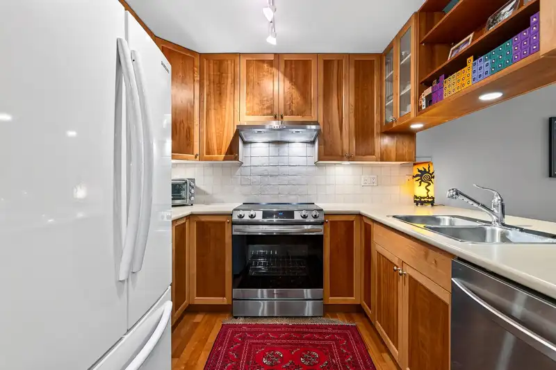 215 15392 16A AVENUE - photo 3 of 27
