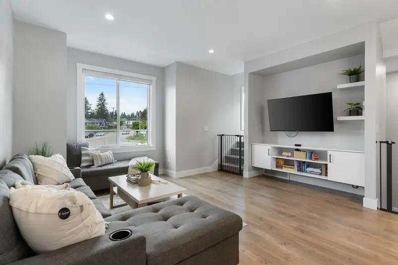 21 1639 162 STREET - photo 3 of 28