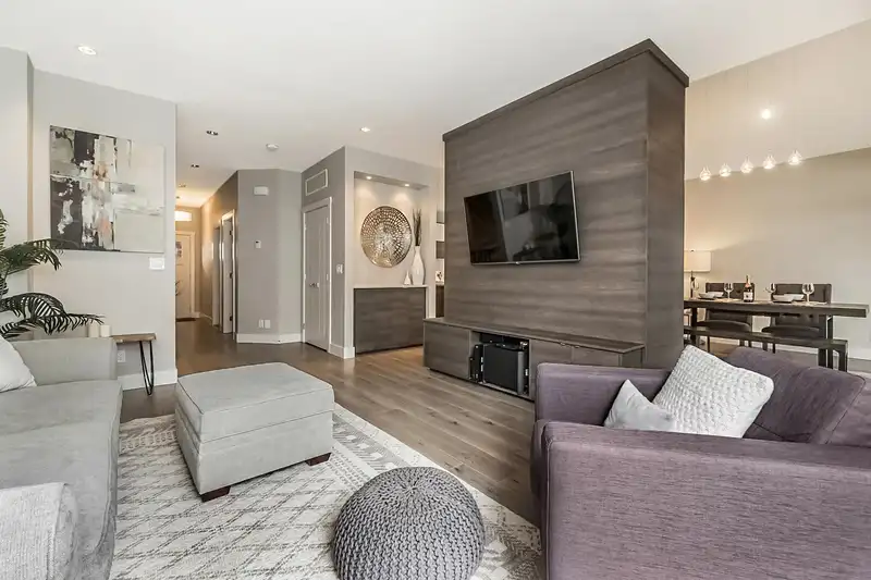 69 15677 28 AVENUE - photo 3 of 38