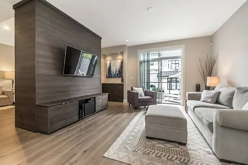69 15677 28 AVENUE - photo 4 of 38
