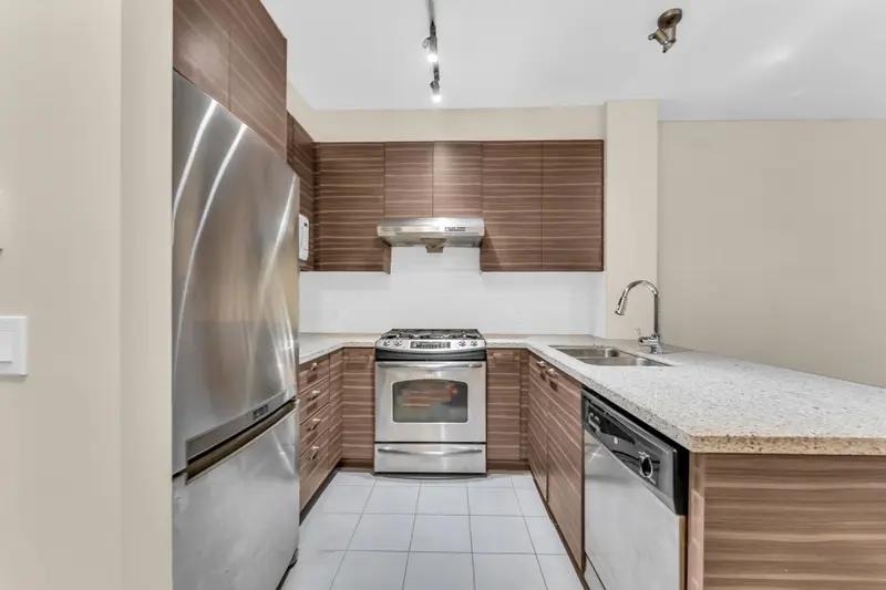 233 9399 ODLIN ROAD - photo 2 of 25