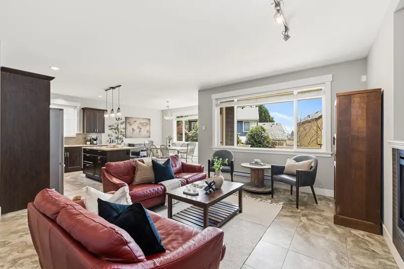 2558 BURIAN DRIVE - photo 4 of 25