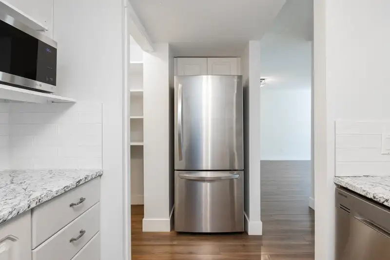 137 16335 14 AVENUE - photo 4 of 40