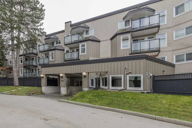 203 1850 E SOUTHMERE CRESCENT - photo 1 of 24