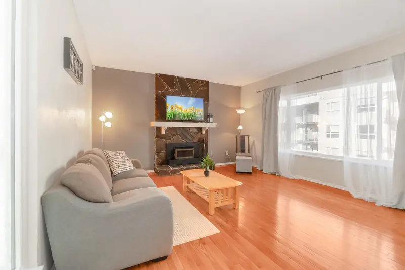 171 EDWARD CRESCENT - photo 3 of 25