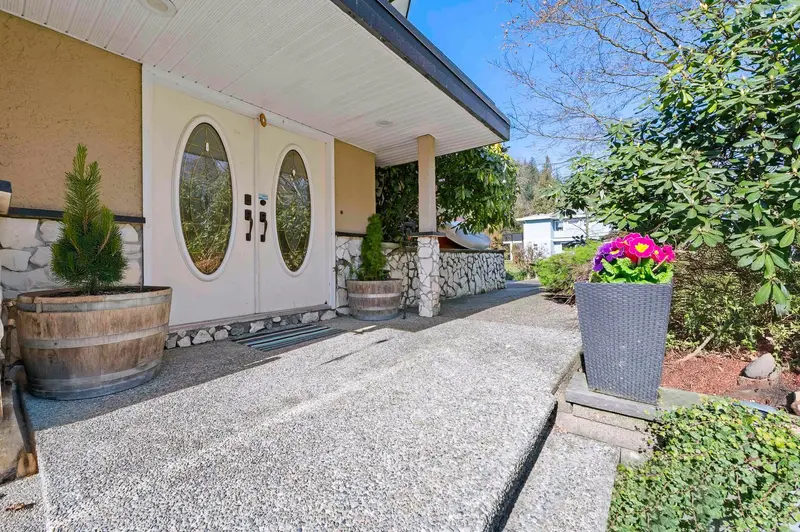 15227 SHERIDAN DRIVE - photo 4 of 25