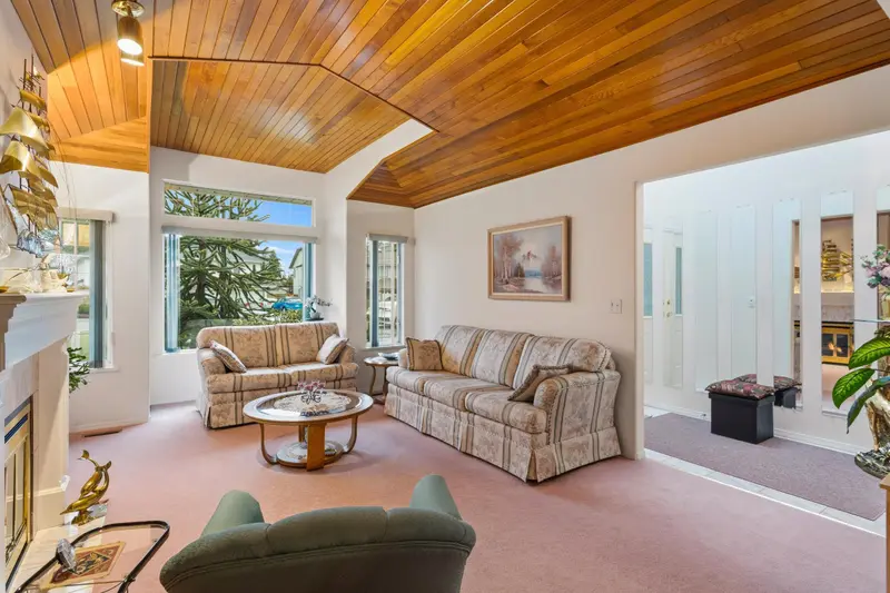 20256 123 AVENUE - photo 4 of 25