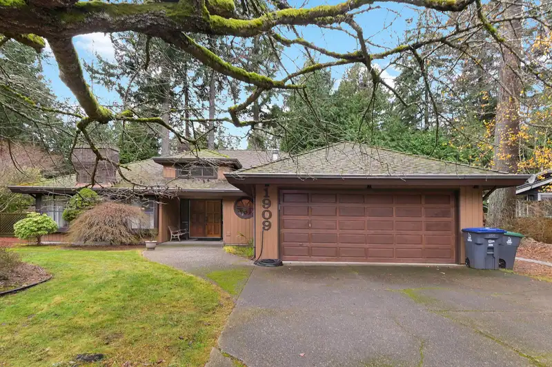 1909 AMBLE GREENE DRIVE - photo 1 of 31