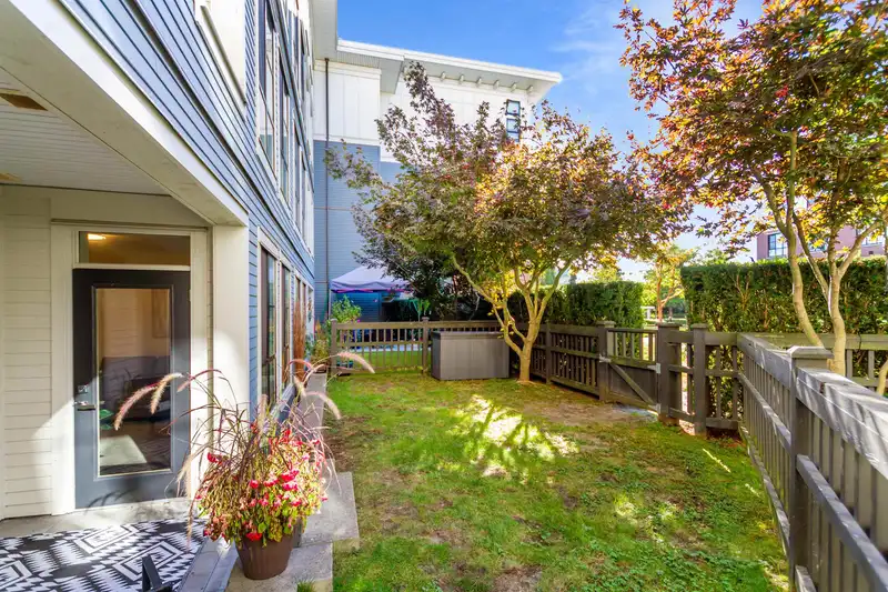 130 15168 33 AVENUE - photo 2 of 31