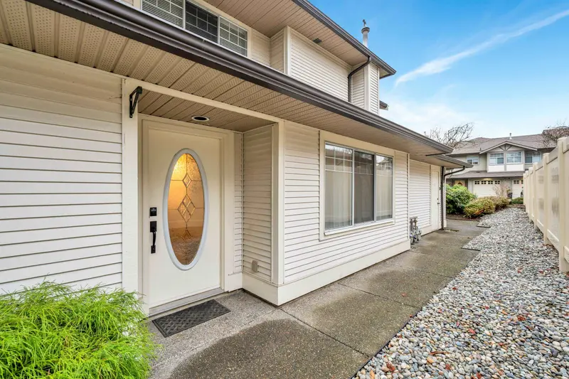 159 20391 96 AVENUE - photo 2 of 25