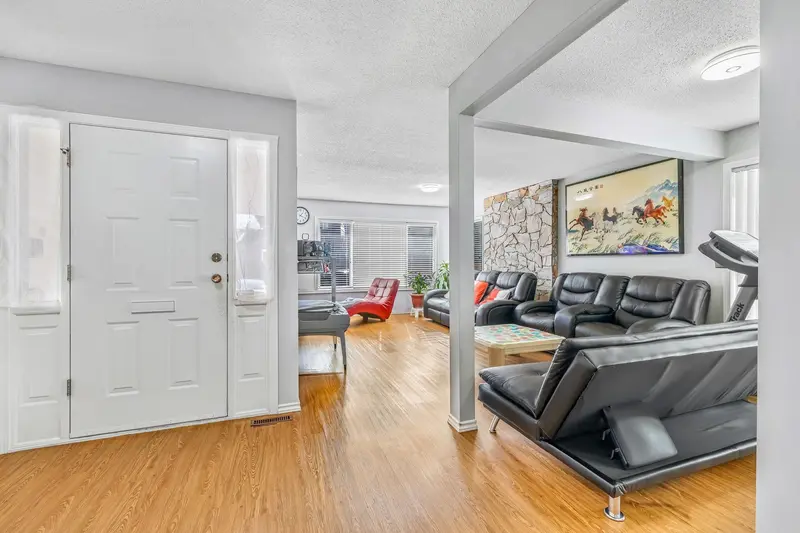 15420 96 AVENUE - photo 3 of 9