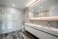 212 1342 JOHNSTON ROAD - thumbnail 11