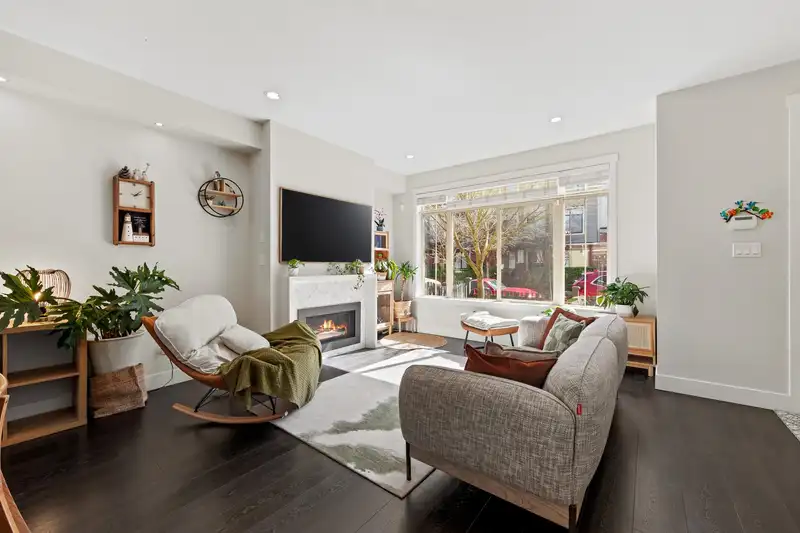 16511 24A AVENUE - photo 3 of 35
