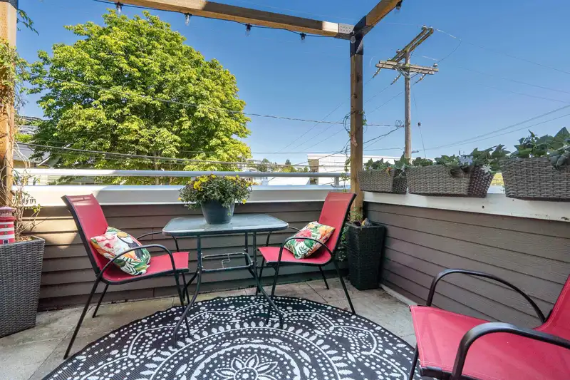 1107 ELM STREET - photo 4 of 25