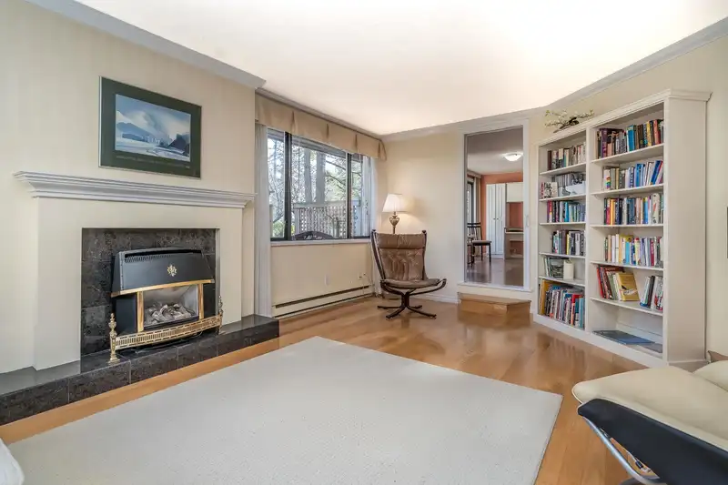 112 15275 19 AVENUE - photo 4 of 29