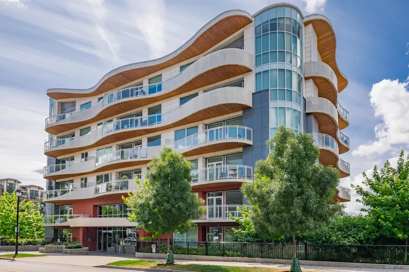 112 20416 PARK AVENUE - photo 1 of 25