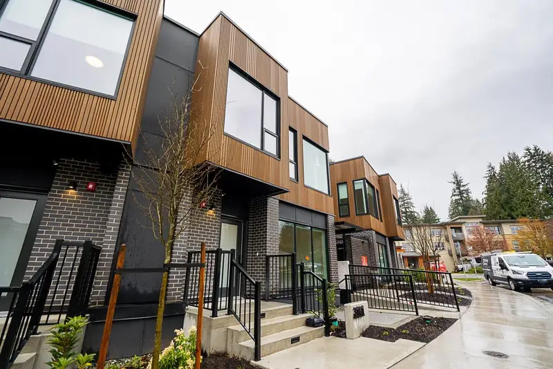 3161 CANFIELD CRESCENT - photo 3 of 25