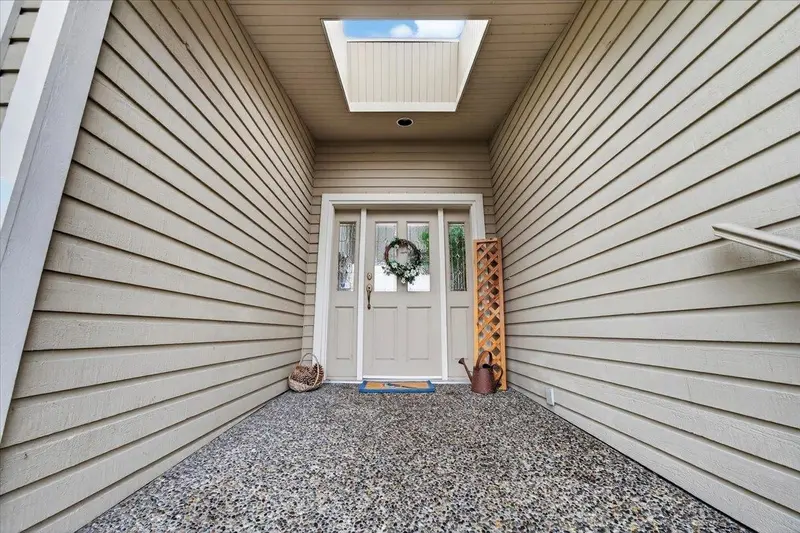 1841 WALNUT CRESCENT - photo 3 of 25