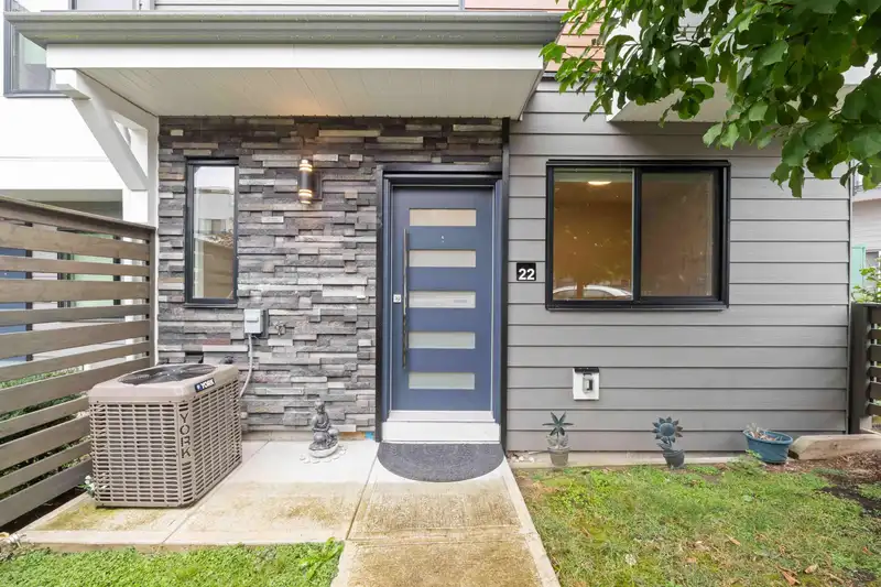 22 1639 162 STREET - photo 2 of 15