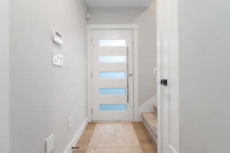 22 1639 162 STREET - photo 3 of 15