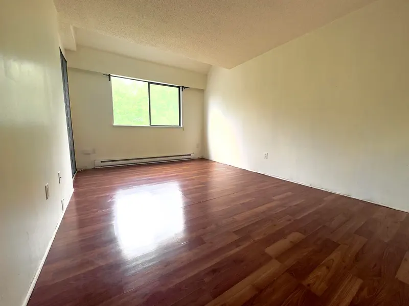 322 8120 COLONIAL DRIVE - photo 2 of 23