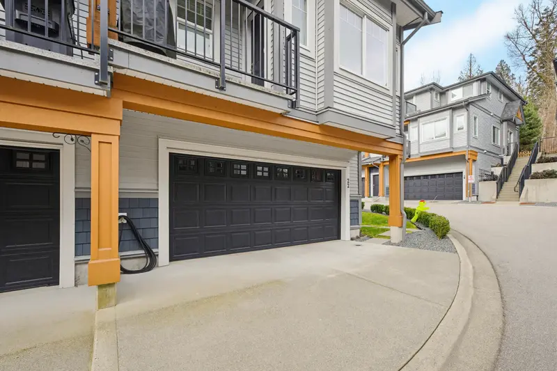 22 22810 113 AVENUE - photo 2 of 25