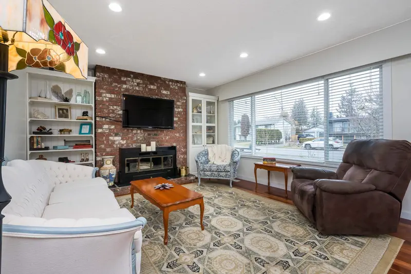 27056 28A AVENUE - photo 4 of 25