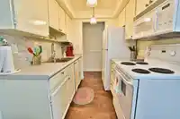 302 1330 MARTIN STREET - thumbnail 4