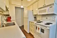 302 1330 MARTIN STREET - thumbnail 5