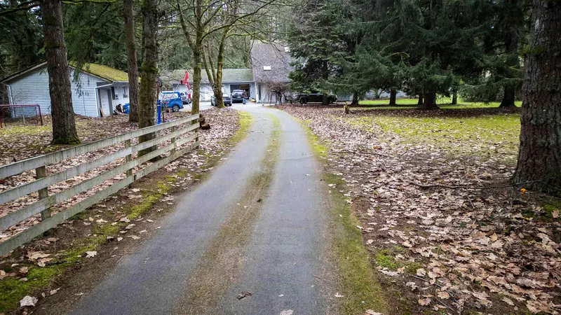 20108 32 AVENUE - photo 4 of 5