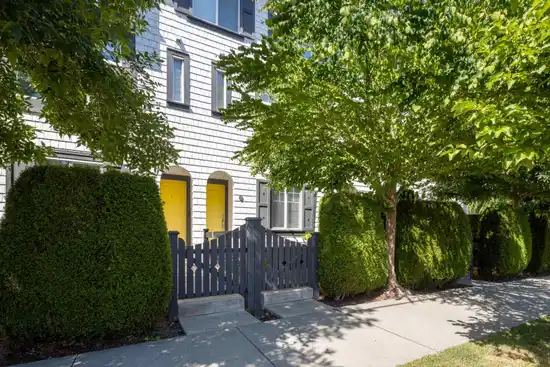 5 16357 15 AVENUE