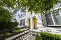 5 16357 15 AVENUE - thumbnail 4