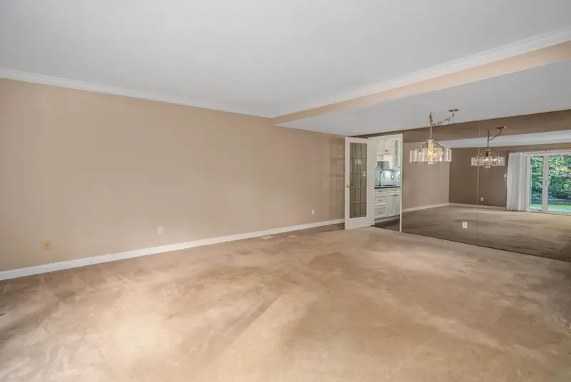 54 8111 SAUNDERS ROAD - photo 3 of 25