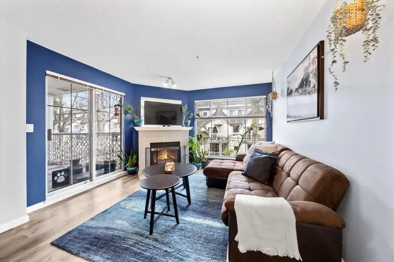 215 2678 DIXON STREET - photo 1 of 23