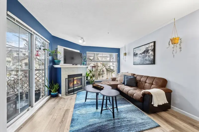 215 2678 DIXON STREET - photo 2 of 23