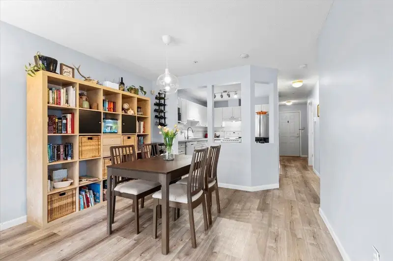 215 2678 DIXON STREET - photo 4 of 23