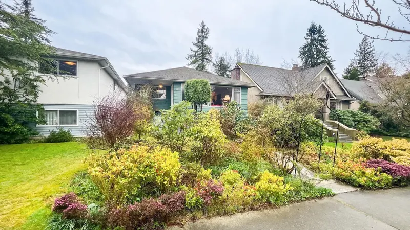 2810 W 31ST AVENUE - photo 2 of 25