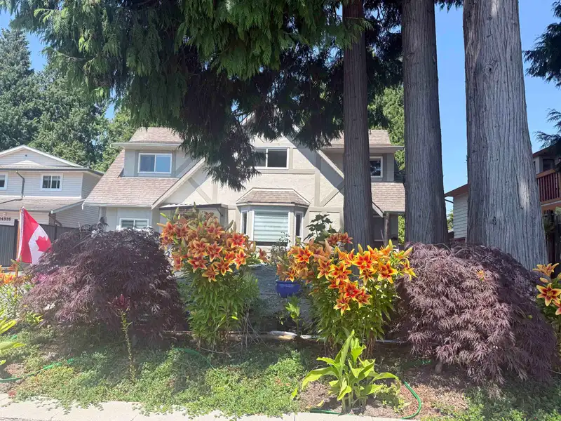 14343 17 AVENUE - photo 2 of 8