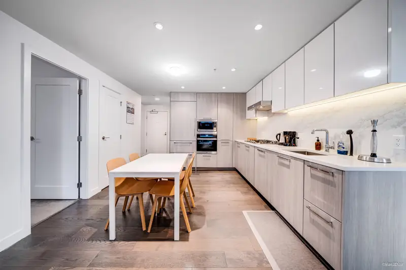 912 8160 MCMYN WAY - photo 4 of 25