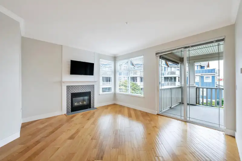 305 15368 16A AVENUE - photo 3 of 25