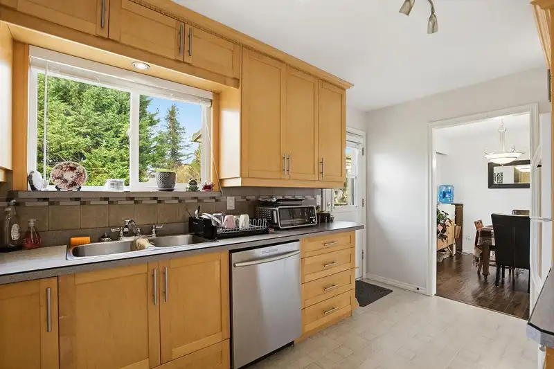 33359 WHIDDEN AVENUE - photo 3 of 25