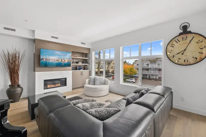 209 12088 3RD AVENUE - photo 2 of 25