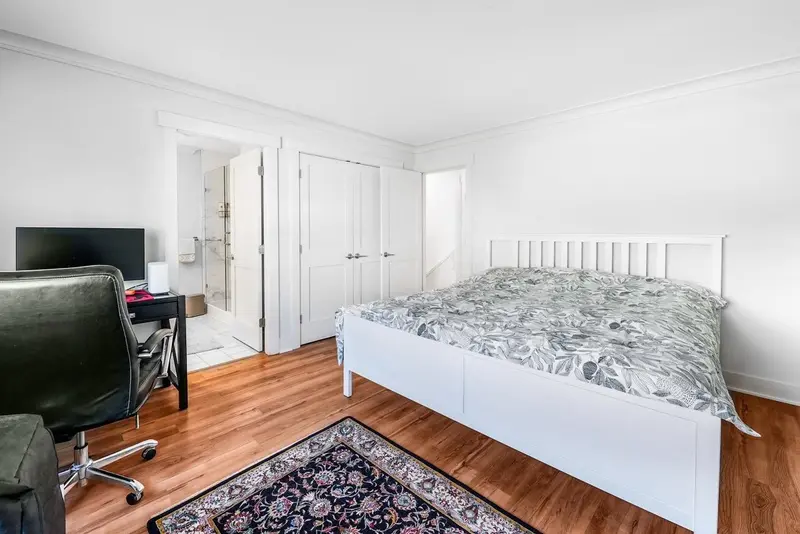 38 889 TOBRUCK AVENUE - photo 4 of 25