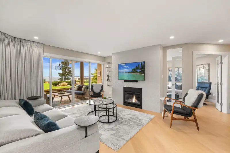 104 15025 VICTORIA AVENUE - photo 1 of 40